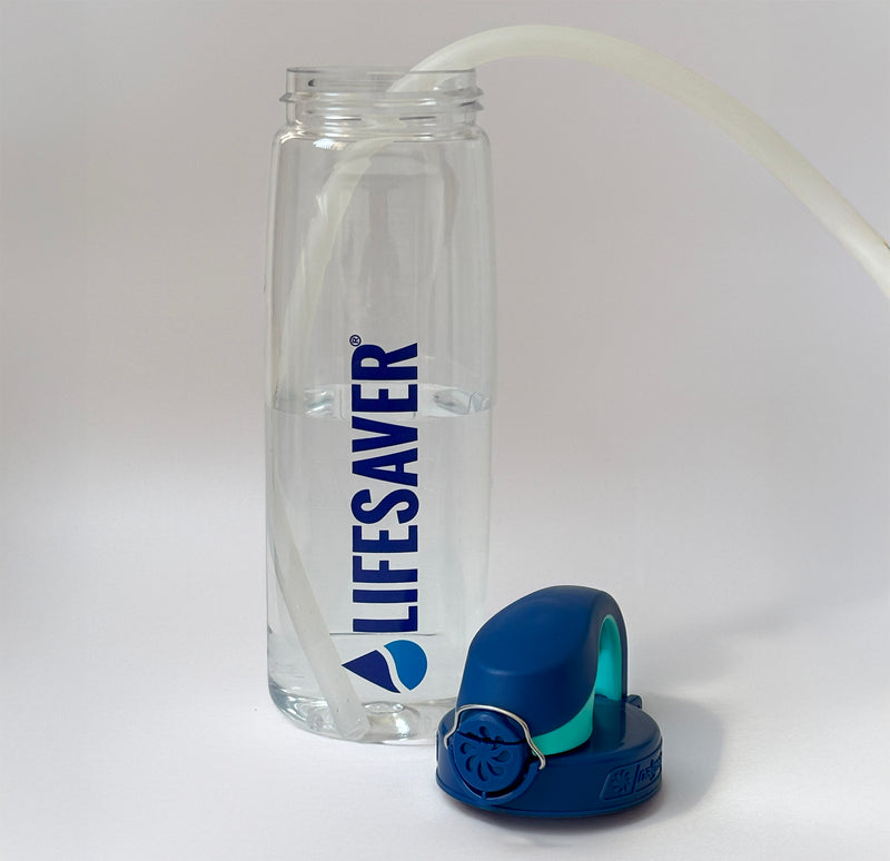 Cargue la imagen en el visor de la galería, LifeSaver Nalgene botte being filed via a LifeSaver Wayfarer hose