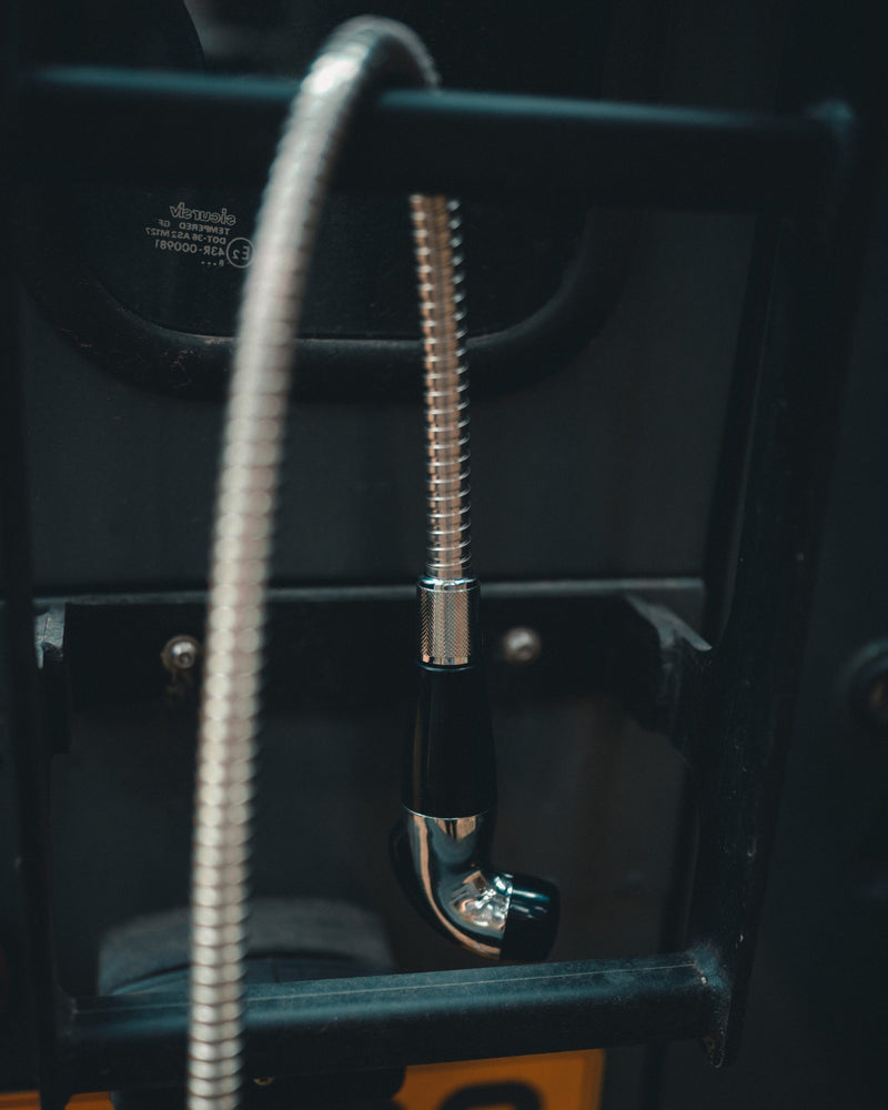 Cargue la imagen en el visor de la galería, Jerrycan shower hose hanging off the back of a landrover