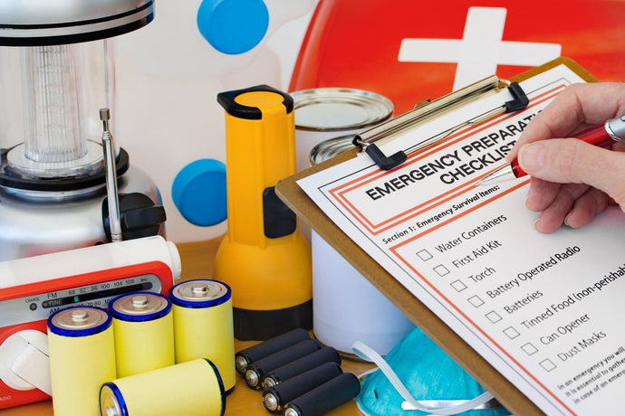 10 elementos esenciales para su kit de emergencia