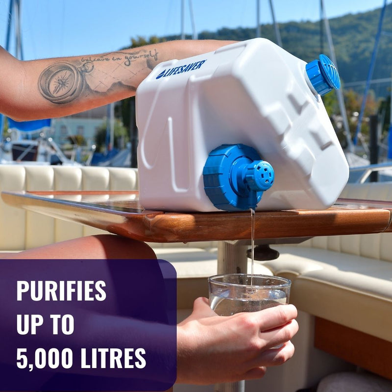 Cargue la imagen en el visor de la galería, A LifeSaver cube filling a glass of water on a boat
