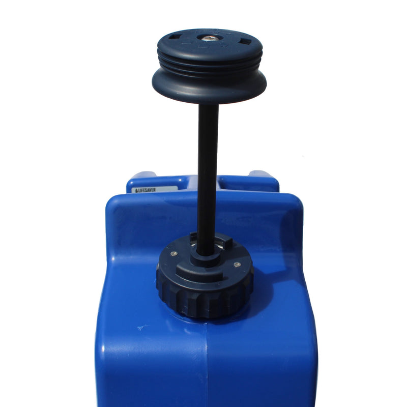 Cargue la imagen en el visor de la galería, Close up of the jerrycan pump with handle extended
