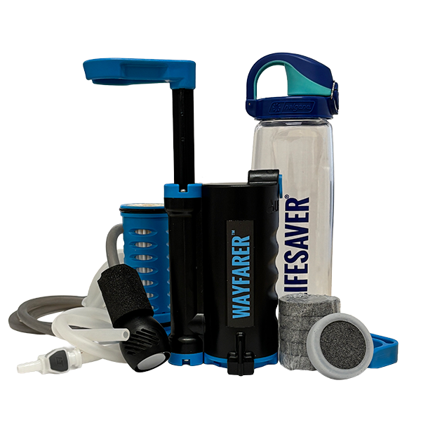 Cargue la imagen en el visor de la galería, Collection of outdoor gear including a water bottle, pump, and filters on a white background
